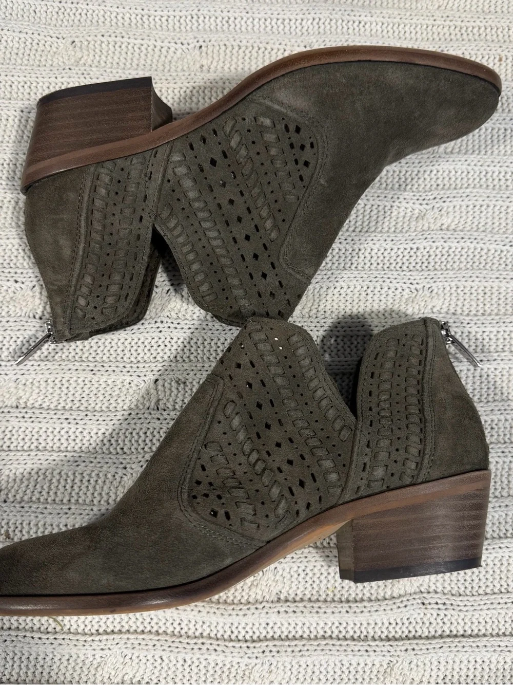 Vince Camuto olive green
